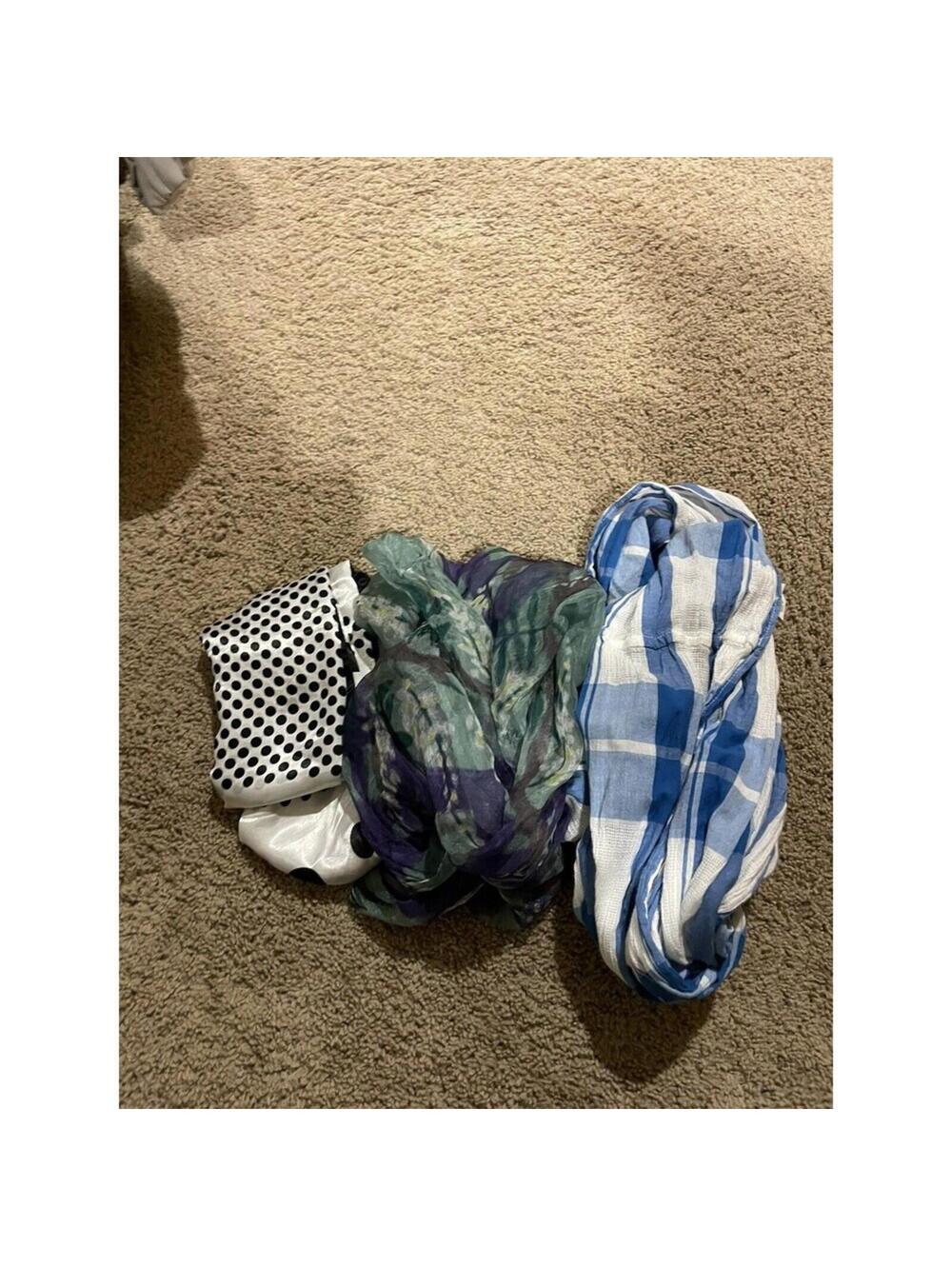 Lot of 3 scarves white/ black square; eternity white/blue; green/blue nylon